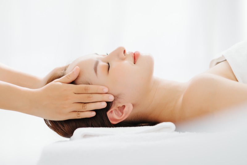 ヘッドスパ施術の様子